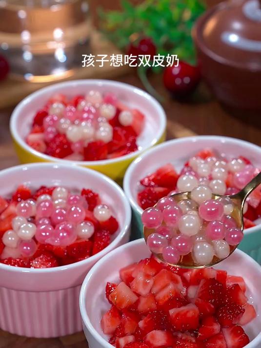 大热天在家里吃上一份冰冰凉凉的双皮奶太美味了，自己做还干净