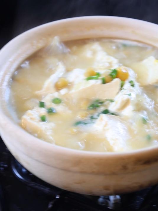 豌豆豆花煲砂锅,汤汁鲜美!三鲜风味,老少皆宜!