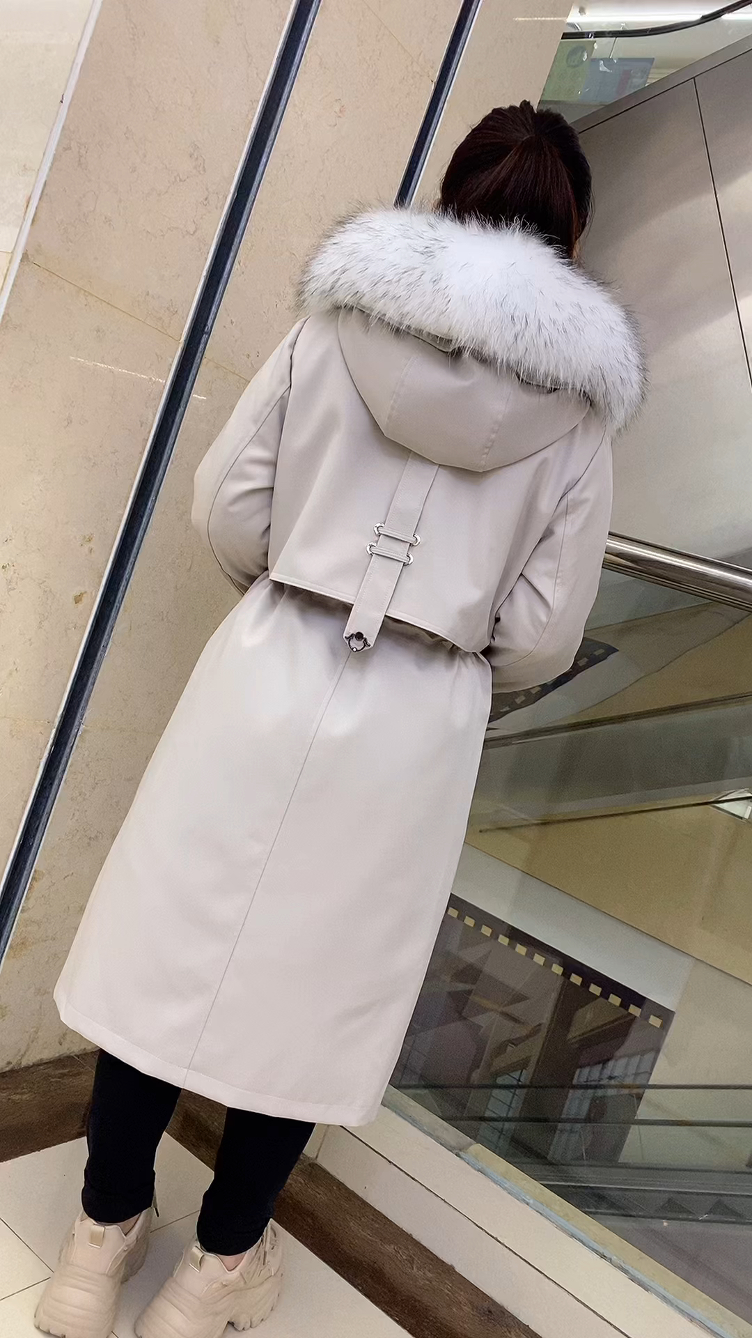 这是是女款的派克服吧,真好