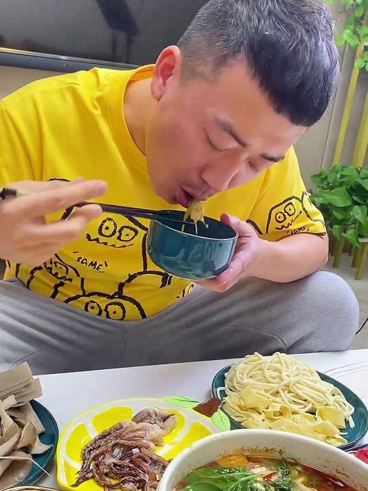 解锁!重庆火锅底料煮牛蛙,鲜辣超嫩