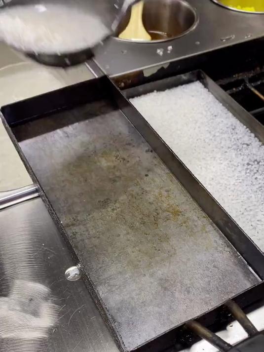 脆皮锅巴饭是年轻人最爱!加鸡排再撒肉松吃出双倍满足