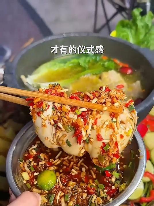 八步豆腐、青岩包浆豆腐、大方臭豆腐、六龙 豆腐是贵州烙锅搭配