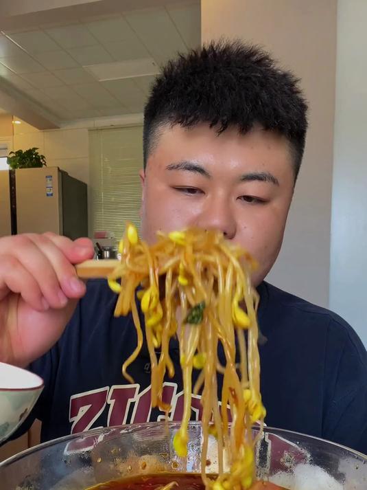麻辣冒菜软烂的把子肉太香了