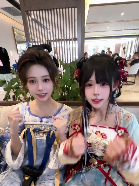 龙虾 失眠熊 高峰期的街上堆满车子