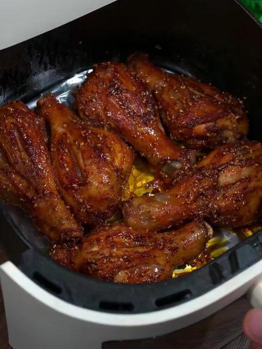 如果你有一个空气炸锅，低卡烤鸡腿一定要试试