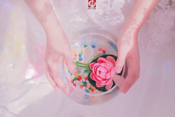 光的女孩-六色网