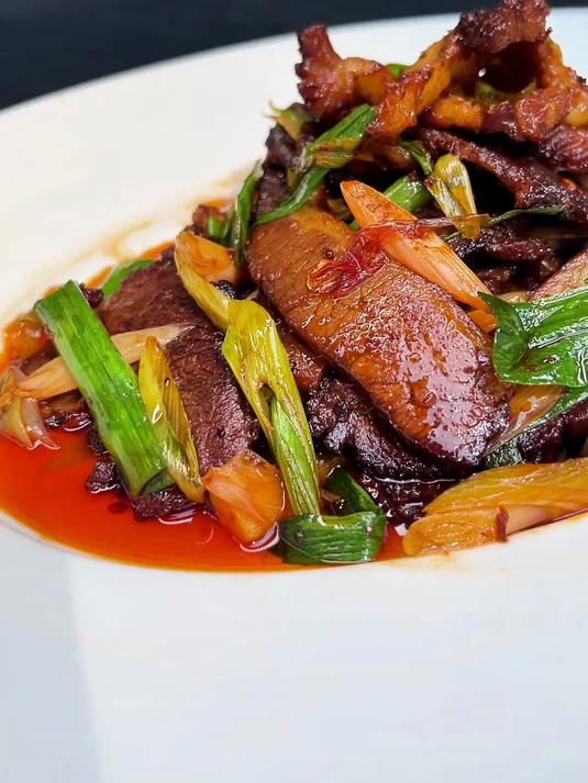 回锅肉的升级版回锅牛肉，做法有何不同，黎叔手把手教会你#回锅肉#