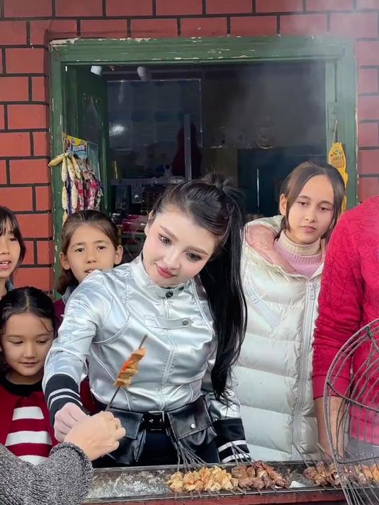 万万没想到!机器人还会烤羊肉串!