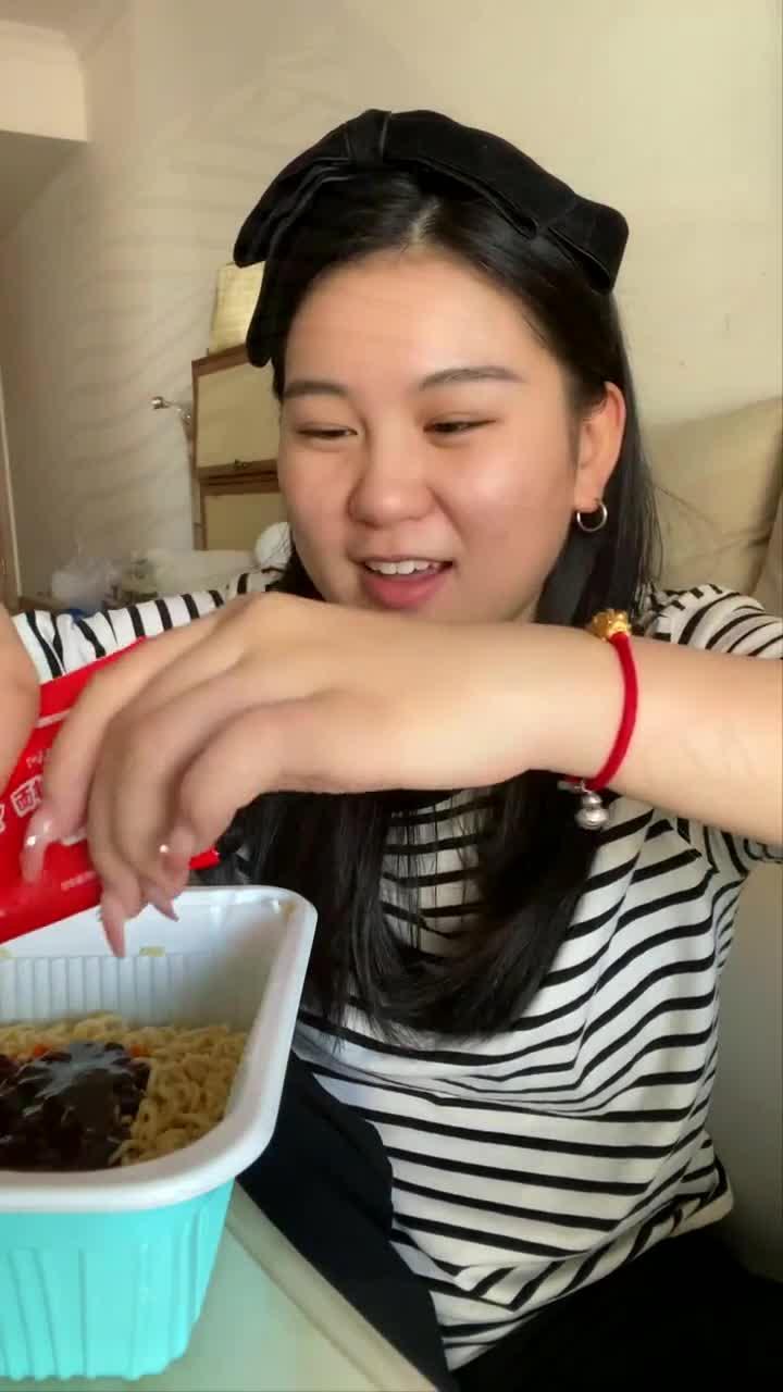 下午茶来一份白象干拌面!