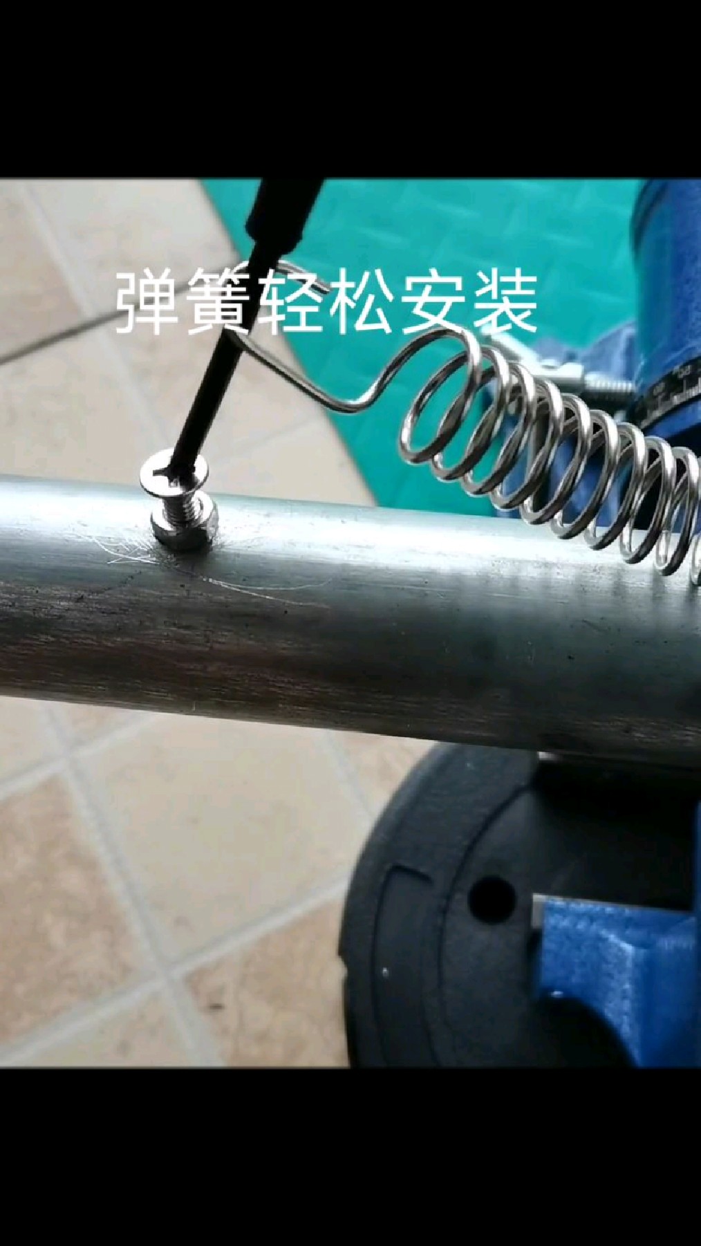 弹簧掉了怎样才能轻松安装上,用这个办法简单轻松