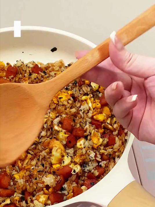 一整碗全是宝贝，直接就是大口爽吃！「海苔炒饭」
