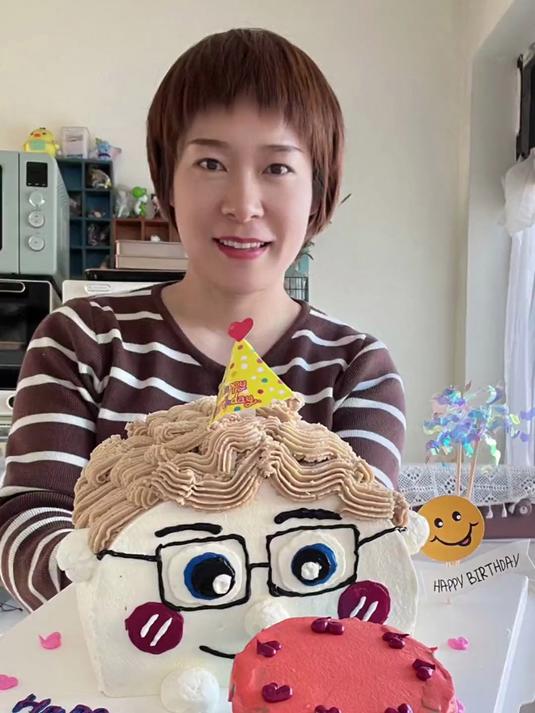 以前网友说栗子蛋糕像头发，这次真用栗子酱做头发了，效果还不错吧