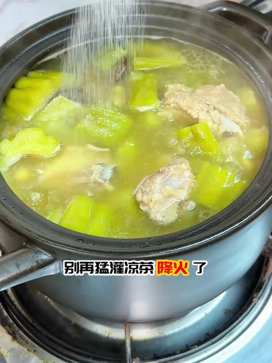 莫小看这碗汤!喝了苦瓜排骨汤,连平时的口气重都轻了!