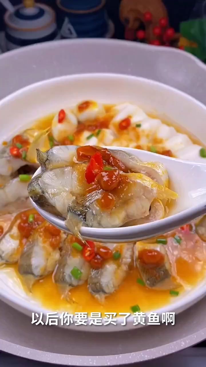 买了黄鱼就不要只会红烧了,跟我一起做个豆酱蒸黄鱼吧,做法简单,营养又好吃