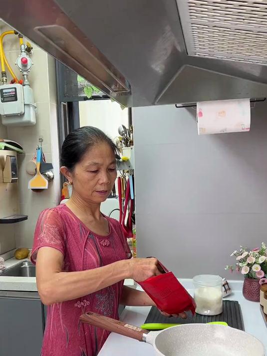装的是奶奶满满的爱!吃不完的奶粉做的奶茶味道好正呀