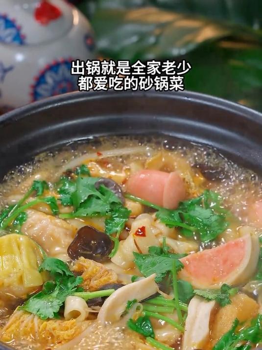 热气腾腾的砂锅菜