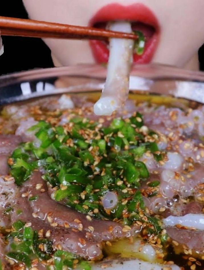 国外都是如何花式吃活章鱼的,韩国人这种吃法你一定不敢尝试吧