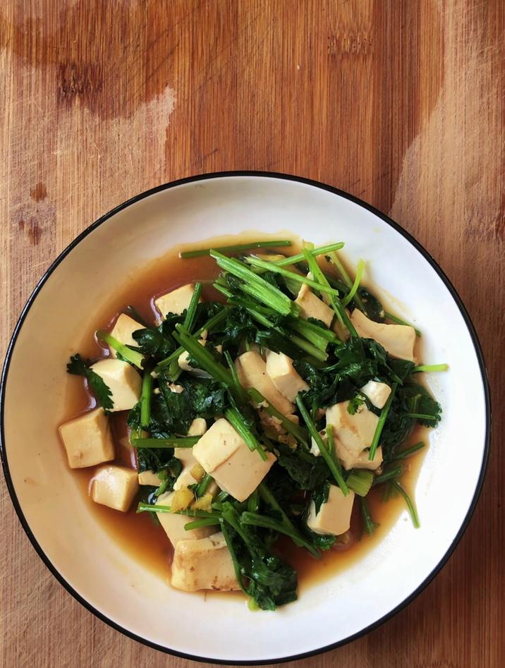 香菜怎么做菜好吃又简单,分享一道香菜炒豆腐