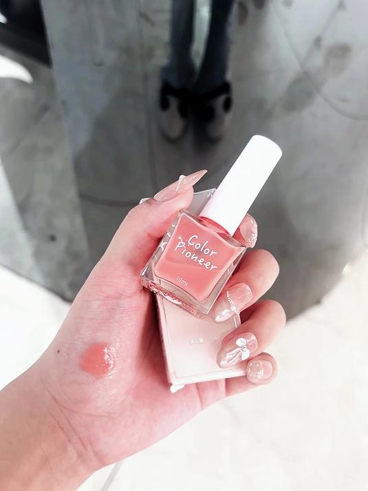 奶茶色甲油,快干免烤,节省时间!