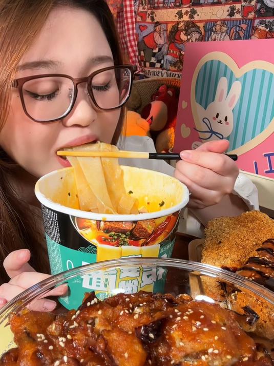 下班一人食糖醋茄盒 芝士鸡排 麻辣板面