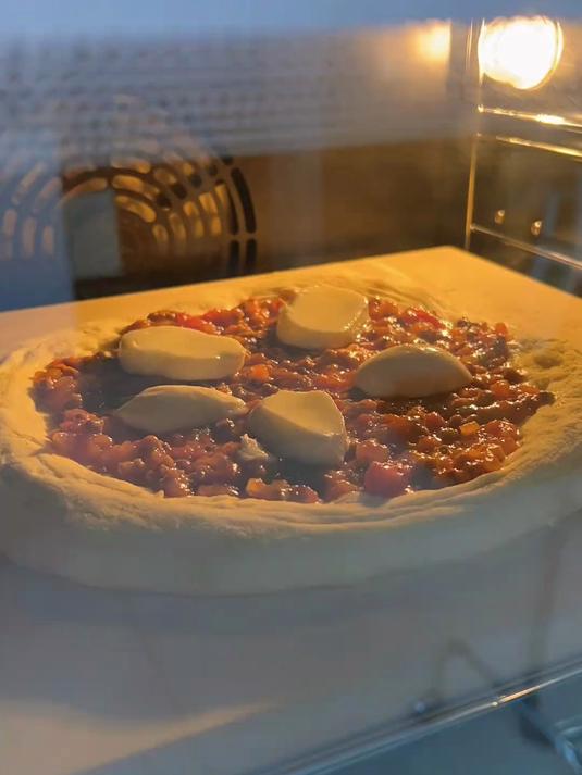 免揉面意式披萨,材料简单做法简单,0失败教程。脆皮薄底!