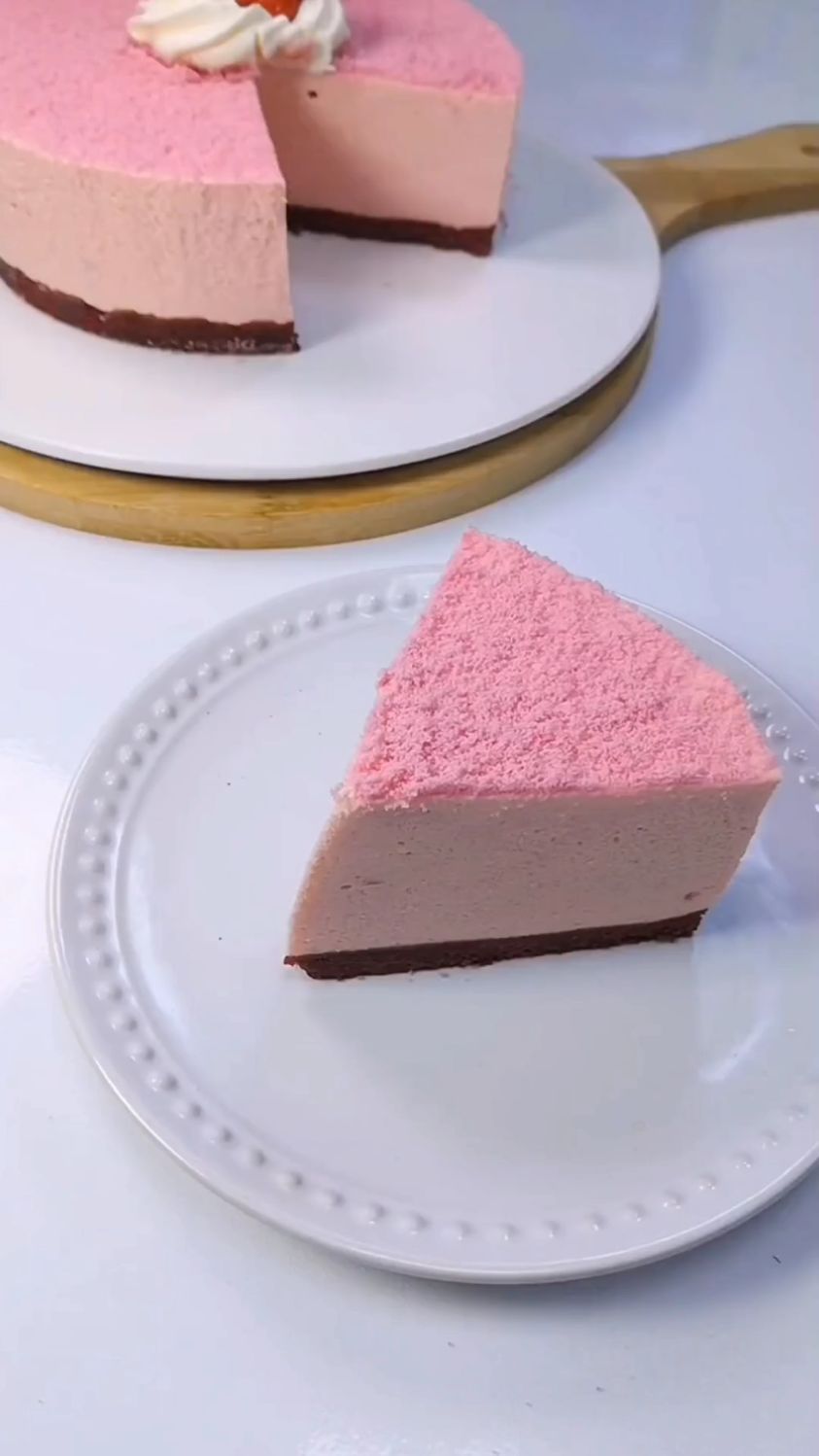 不用烤箱就可以做的草莓慕斯蛋糕