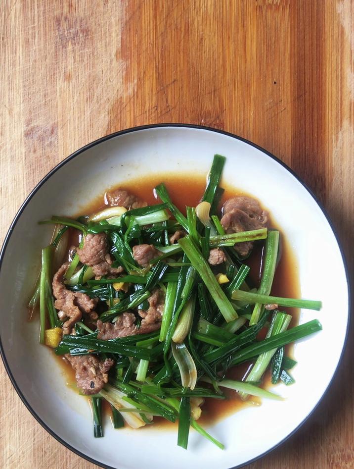 牛肉一般配什么菜炒,配荞头苗炒,好吃又下饭