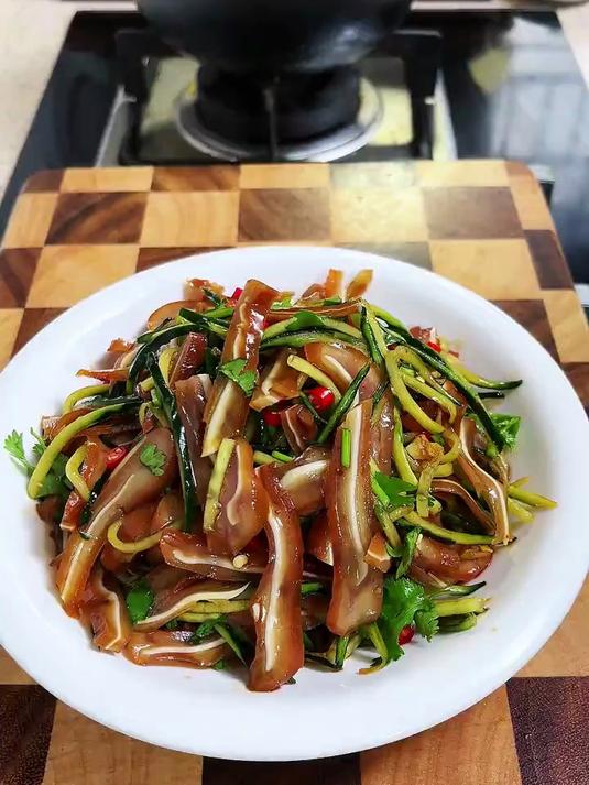 下班回家2分钟搞定这道凉拌猪耳朵