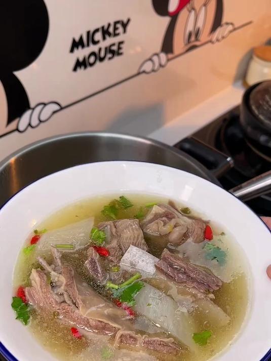 天气冷了,晚餐做了清炖羊排