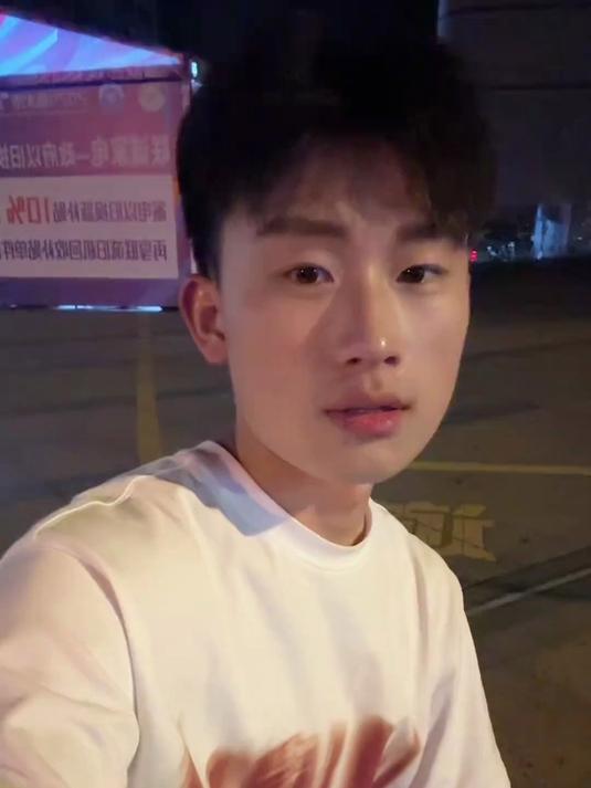 02年点心师失业不上班的vlog之今天给朋友做生日蛋糕 #00后 #记录生活 #普通人的生