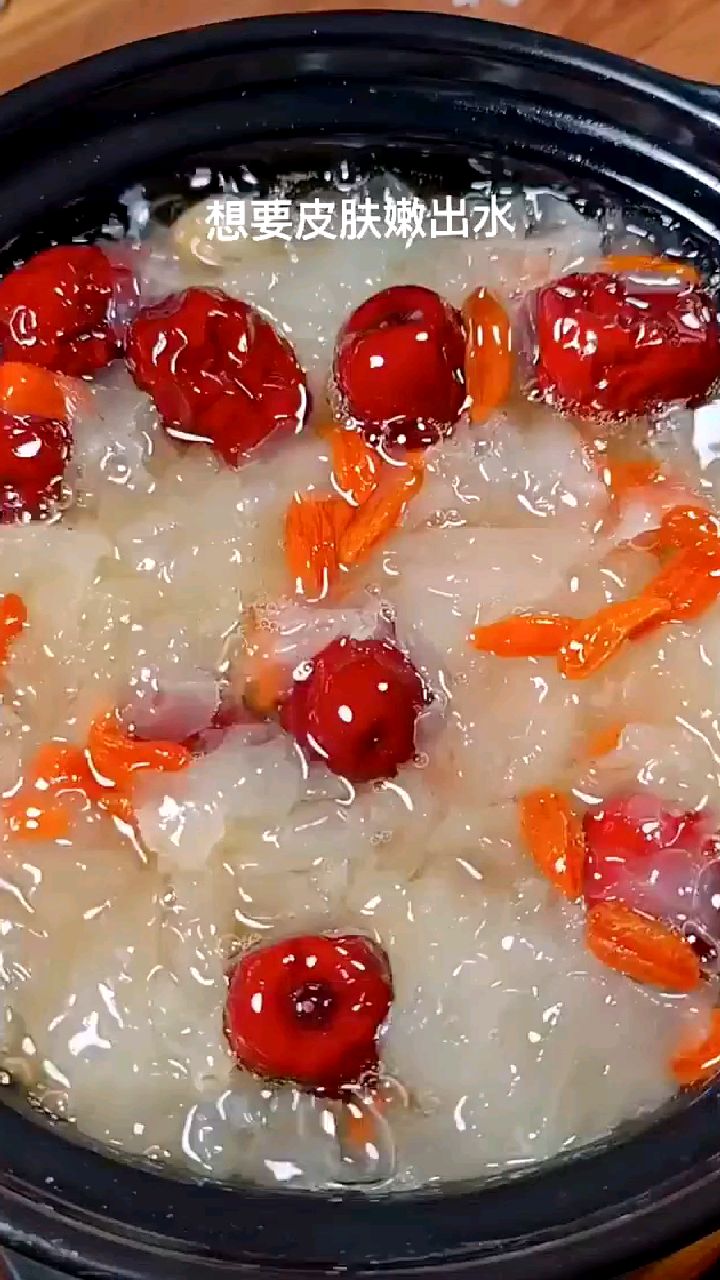 分享家庭版美食红枣银耳羹做法