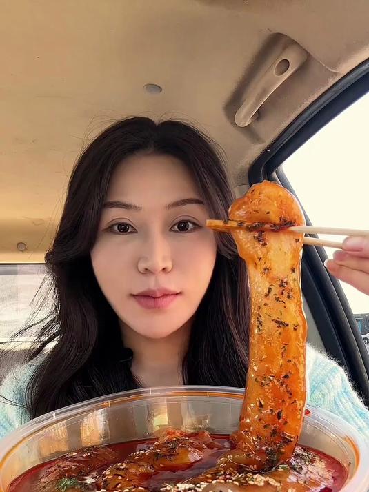 火鸡牛奶味春卷皮包鱼籽虾滑土豆泥只是火鸡面六号肠等
