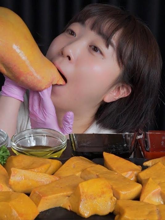 韩国人是有多喜欢生吃鳐鱼肝，你们一定不敢吃这种美食吧