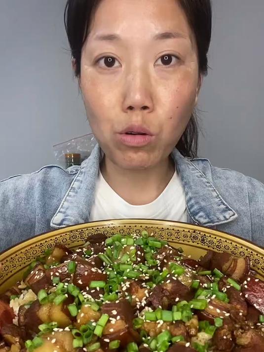 红烧肉盖饭 简简单单又得一餐