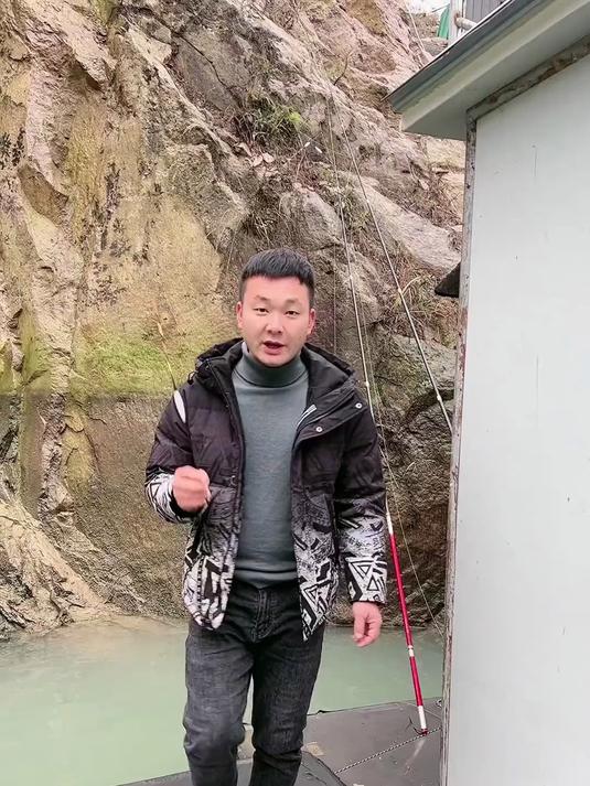 怎么感觉好像哪里不对劲 女钓手 皮小爱 钓鱼搞笑视频 钓鱼那