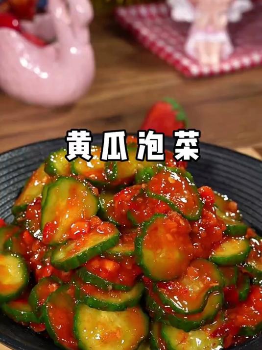 把黄瓜放进滚烫的开水里,出锅就是很多人没吃过的下饭菜黄瓜泡菜