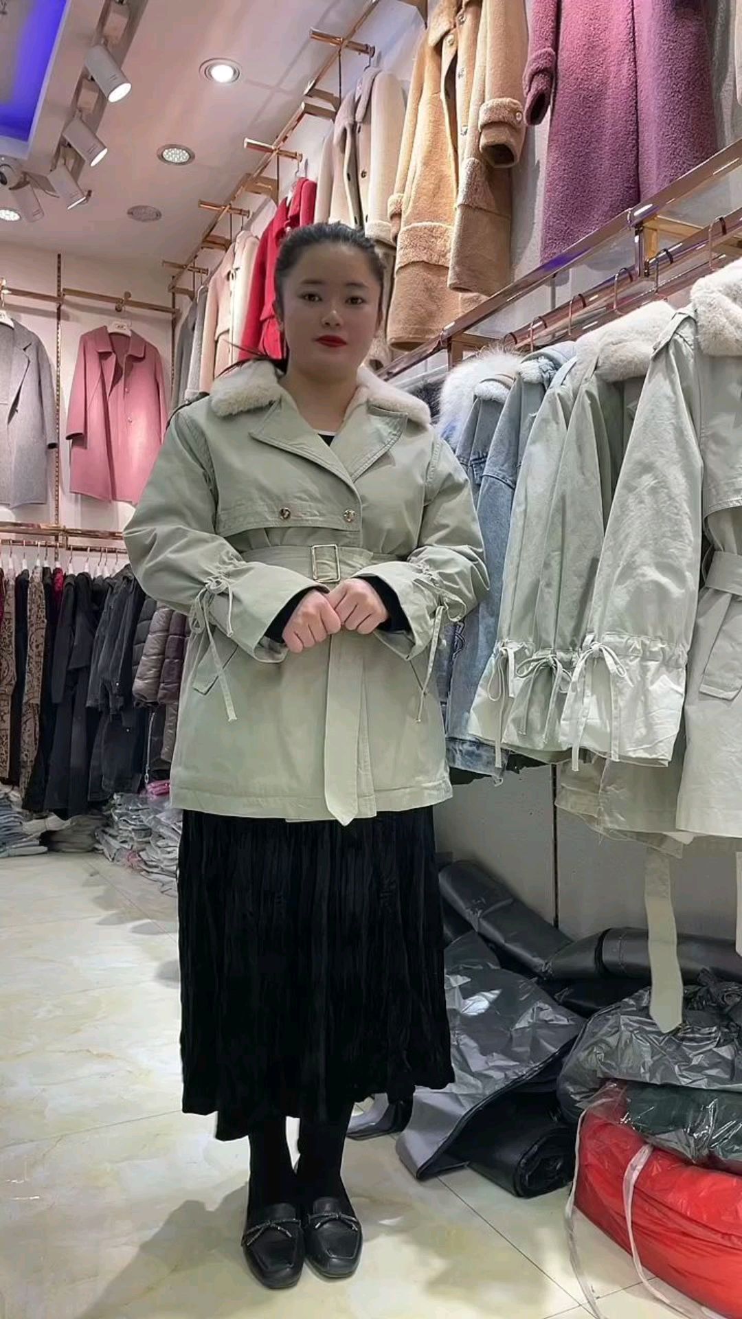 1230广州服装市场女装清仓,高档气质中长款派克服组合系列