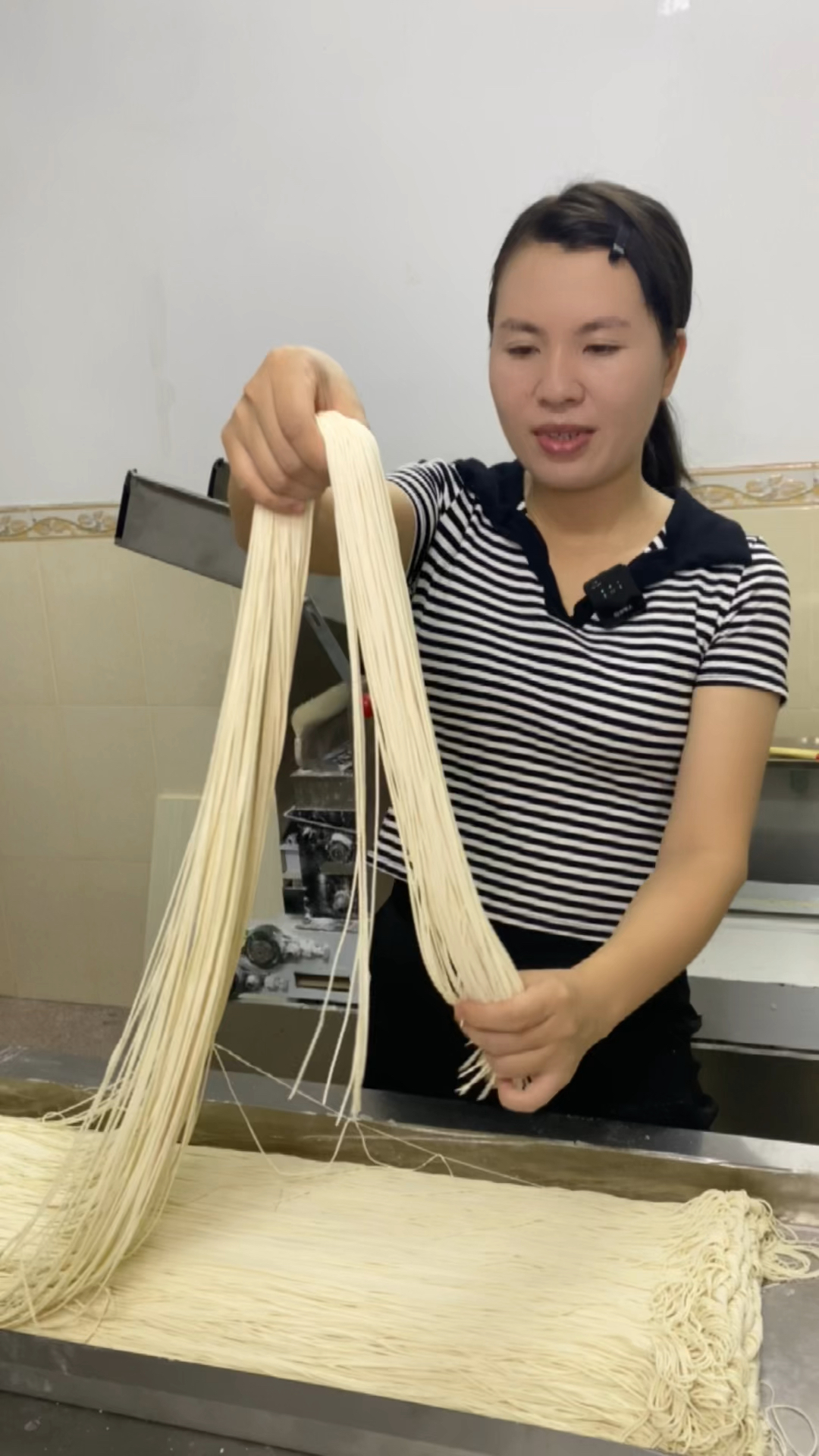 配方好,面条才劲道。如果你做的面条断条浑汤不劲道,那就跟我学习正宗商业版配方