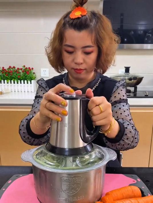 电动绞肉机,绞肉绞蔬菜方便好用,还能剥蒜皮