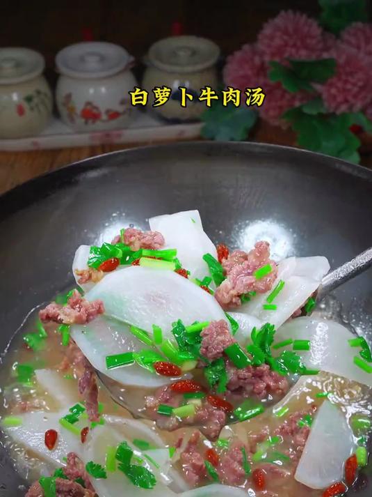 冬吃萝卜夏吃姜,冬天多喝汤鲜肉嫩的白萝卜牛肉汤好处多多