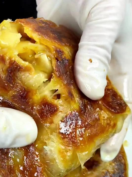 不用和面 10分钟搞定香酥爆汁鸡肉饼做法来了