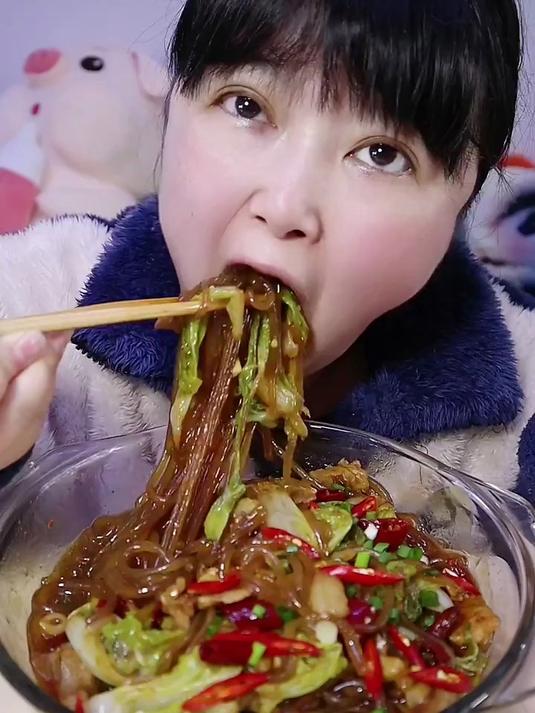 姐妹们 摄影师说的到底是什么啊?