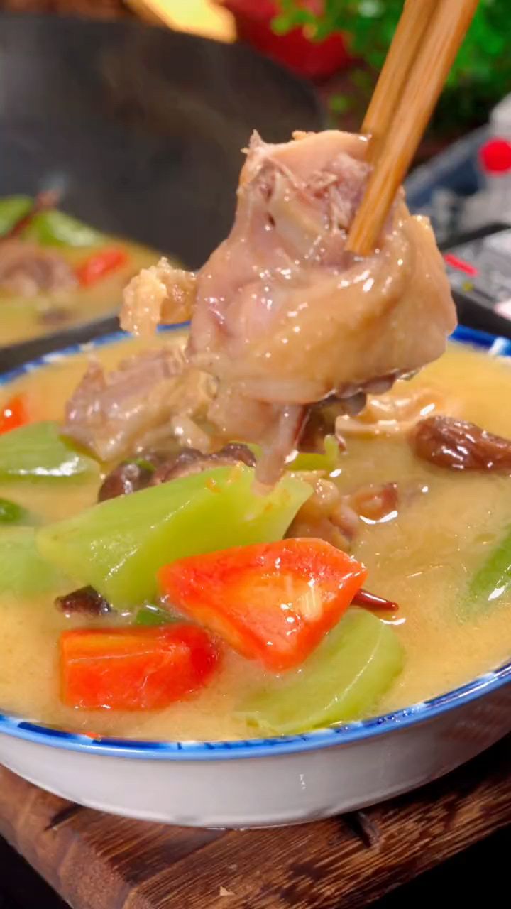 你可以没去过湖北,但是这道湖北特色风干鸡你一定要尝尝,清蒸煲汤火锅都很好吃