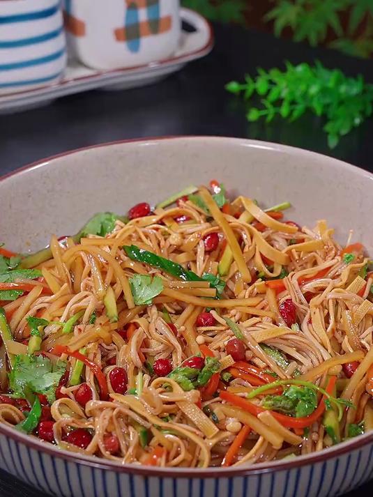 天热在家吃饭没胃口时,试试这道凉拌菜