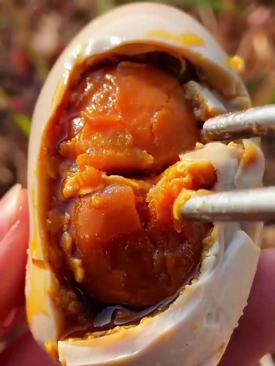 双黄暴击!烤海鸭蛋流油,沙软咸香超好吃