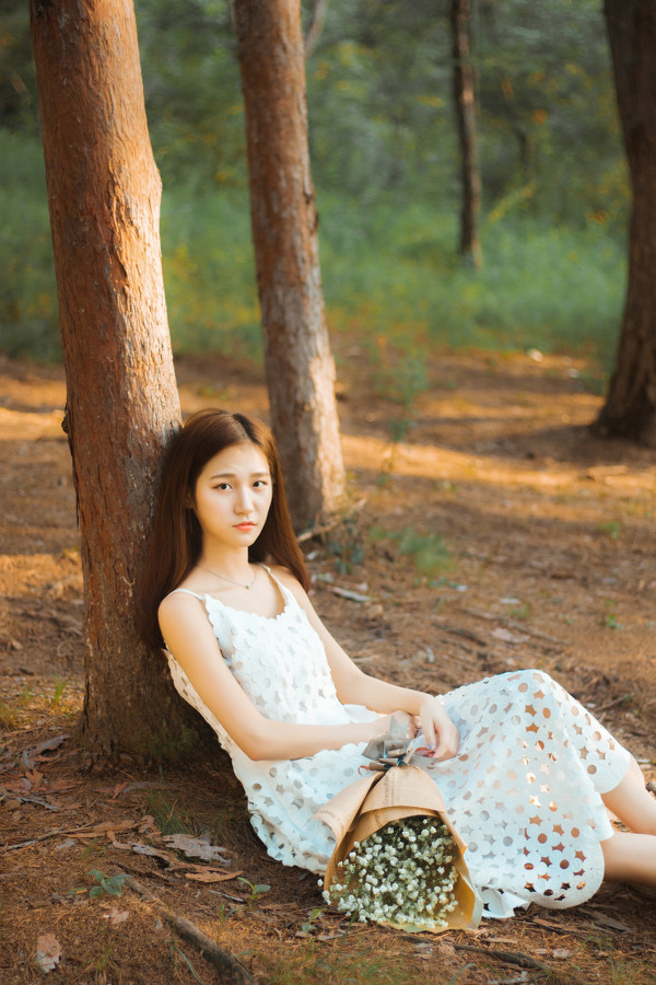 图片[2]-森林中的小仙女-六色网