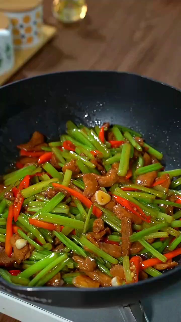 芹菜炒肉做法