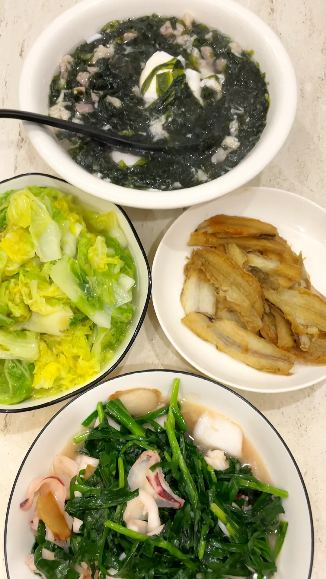 潮汕人的晚餐 煎小龙舌 鱿鱼炒菲菜 清炒白菜 猪肉鸡蛋紫菜汤!家常做法简单又好吃!