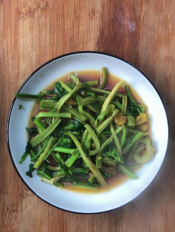 贡菜是什么做的,贡菜是以莴苣中的特种品种的梗加工而成
