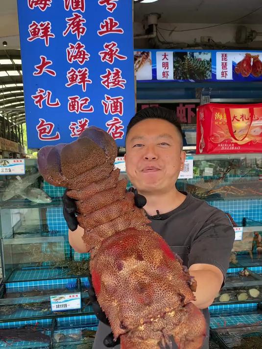 非洲犀牛虾学名地中海拟蝉虾，做个沸腾鱼片和海鲜伊面